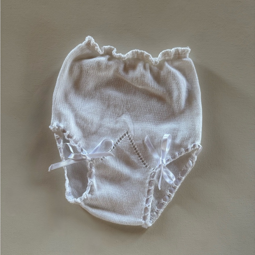 Baby girl white knit bloomer with ribbon
